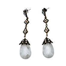 Charger l'image dans la galerie, Pendants d'oreilles au charme rétro en métal et résine, années 1970-1980