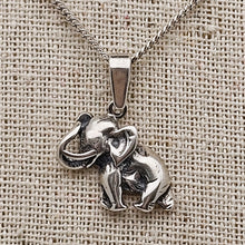 Afbeelding in Gallery-weergave laden, Pendentif en argent 925, Éléphant porte-bonheur, XXè Le Charme des Violettes - Brocante en ligne