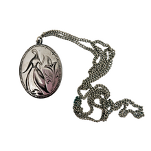Afbeelding in Gallery-weergave laden, Pendentif arménien en métal argenté, "La fille d'Erevan", années 1970