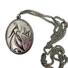Afbeelding in Gallery-weergave laden, Pendentif arménien en métal argenté, "La fille d'Erevan", années 1970