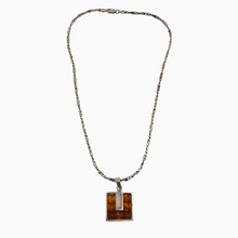 Afbeelding in Gallery-weergave laden, Vintage hanger in 925 zilver bezet met barnsteen en zijn zilveren ketting