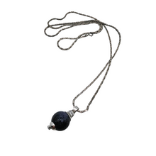 Afbeelding in Gallery-weergave laden, Collier New Age en argent 925, boule en goldstone bleue et cristaux, années 1990-2000