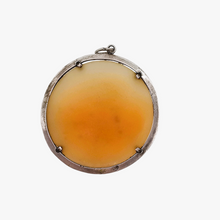Afbeelding in Gallery-weergave laden, Pendentif Camée coquillage rond cerclé d'argent 925, années 1920-1930