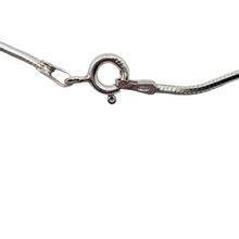 Afbeelding in Gallery-weergave laden, Zilveren designhanger bezet met lapis lazuli en bijbehorende ketting