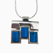 Afbeelding in Gallery-weergave laden, Zilveren designhanger bezet met turkoois en de bijpassende ketting