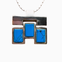 Afbeelding in Gallery-weergave laden, Zilveren designhanger bezet met turkoois en de bijpassende ketting