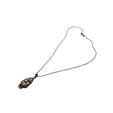 Afbeelding in Gallery-weergave laden, Pendentif en forme de voilier stylisé type galion en vermeil et chaîne en argent, années 1950-1960 Le Charme des Violettes - Brocante en ligne