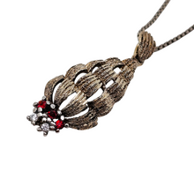 Afbeelding in Gallery-weergave laden, Pendentif en forme de voilier stylisé type galion en vermeil et chaîne en argent, années 1950-1960 Le Charme des Violettes - Brocante en ligne