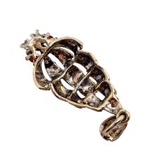 Afbeelding in Gallery-weergave laden, Pendentif en forme de voilier stylisé type galion en vermeil et chaîne en argent, années 1950-1960 Le Charme des Violettes - Brocante en ligne