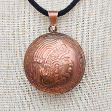 Load image into Gallery viewer, Pendentif aztèque en cuivre repoussé, Mexique, vers 1950-1970 Le Charme des Violettes - Brocante en ligne
