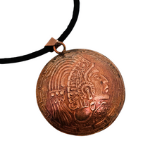 Load image into Gallery viewer, Pendentif aztèque en cuivre repoussé, Mexique, vers 1950-1970 Le Charme des Violettes - Brocante en ligne