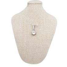 Afbeelding in Gallery-weergave laden, Pendentif en argent 925 serti d'un spinelle incolore taillé en diamant, 2è moitié du XXè siècle