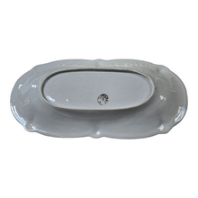 Charger l'image dans la galerie, Plat ancien en porcelaine allemande à décor de roses