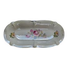 Charger l'image dans la galerie, Plat ancien en porcelaine allemande à décor de roses