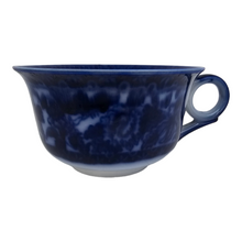 Charger l'image dans la galerie, Petrus Regout, Maastricht, fin XIXème. Tasse à soupe et sous-tasse en porcelaine.