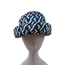 Charger l'image dans la galerie, Chapeau de paille blanc et bleu vintage, années 1950 Le charme des violettes - Brocante en ligne