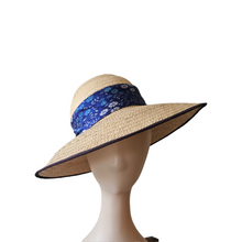 Afbeelding in Gallery-weergave laden, Chapeau de paille vintage et foulard en soie