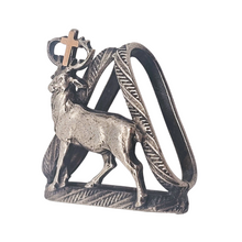 Afbeelding in Gallery-weergave laden, Pince à foulard vintage Saint Hubert et son cerf, années 1950-1970 Le Charme des Violettes - Brocante en ligne