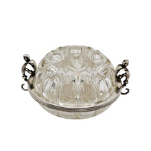 Load image into Gallery viewer, Pique-fleurs vase VMC Reims en verre moulé-pressé et métal argenté à angelots – France, vers 1930-1950 Le Charme des Violettes - Brocante en ligne