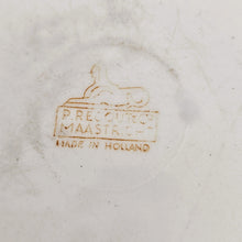 Load image into Gallery viewer, Petrus Regout, Plat de service rond en faïence de Maastricht, fin XIXè