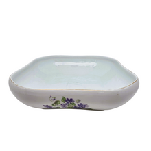 Charger l'image dans la galerie, Pfeiffer & Löwenstein Schlackenwerth, décor Empire, Plat aux violettes en porcelaine tchèque, années 1920-1935