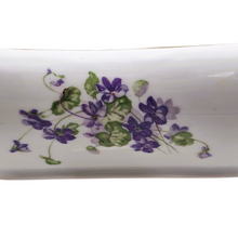 Charger l'image dans la galerie, Pfeiffer & Löwenstein Schlackenwerth, décor Empire, Plat aux violettes en porcelaine tchèque, années 1920-1935