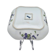 Charger l'image dans la galerie, Pfeiffer & Löwenstein Schlackenwerth, décor Empire, Plat aux violettes en porcelaine tchèque, années 1920-1935