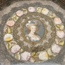 Afbeelding in Gallery-weergave laden, Plateau dans le goût Napoléon III à l'effigie de Marie-Antoinette, vers 1880-1900