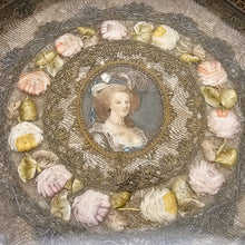 Afbeelding in Gallery-weergave laden, Plateau dans le goût Napoléon III à l'effigie de Marie-Antoinette, vers 1880-1900