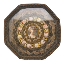 Afbeelding in Gallery-weergave laden, Plateau dans le goût Napoléon III à l'effigie de Marie-Antoinette, vers 1880-1900