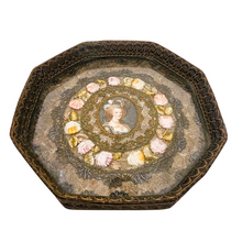 Afbeelding in Gallery-weergave laden, Plateau dans le goût Napoléon III à l'effigie de Marie-Antoinette, vers 1880-1900