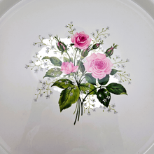 Load image into Gallery viewer, Plat à servir - plateau vintage en porcelaine aux roses, années 1970