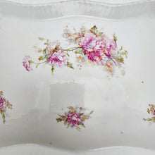 Afbeelding in Gallery-weergave laden, Plateau en porcelaine au décor de roses, début XXᵉ siècle Le Charme des Violettes - Brocante en ligne
