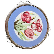 Charger l'image dans la galerie, Plat à gâteau tournant Art déco aux tulipes – fond bleu ciel, vers 1930-1940 Le Charme des Violettes - Brocante en ligne