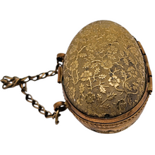 Charger l'image dans la galerie, Porte-dé à coudre victorien en forme d’œuf en laiton ciselé, nécessaire de couture, fin XIXᵉ Le Charme des Violettes - Brocante en ligne