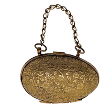 Charger l'image dans la galerie, Porte-dé à coudre victorien en forme d’œuf en laiton ciselé, nécessaire de couture, fin XIXᵉ Le Charme des Violettes - Brocante en ligne