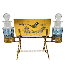 Charger l'image dans la galerie, Porte-lettres en métal doré peint à la main avec deux flacons, fin XIXè - début XXè