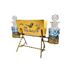 Charger l'image dans la galerie, Porte-lettres en métal doré peint à la main avec deux flacons, fin XIXè - début XXè