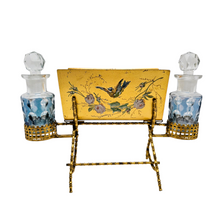 Charger l'image dans la galerie, Porte-lettres en métal doré peint à la main avec deux flacons, fin XIXè - début XXè