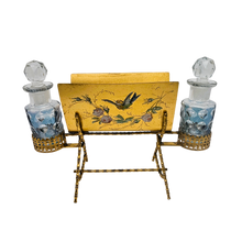 Charger l'image dans la galerie, Porte-lettres en métal doré peint à la main avec deux flacons, fin XIXè - début XXè