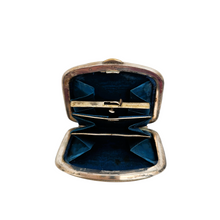 Charger l'image dans la galerie, Porte-monnaie monogrammé en nacre et métal argenté, fin XIXᵉ - début XXᵉ siècle