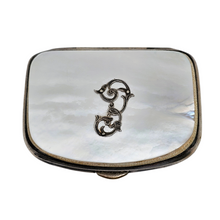 Charger l'image dans la galerie, Porte-monnaie monogrammé en nacre et métal argenté, fin XIXᵉ - début XXᵉ siècle