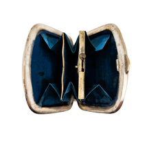 Charger l'image dans la galerie, Porte-monnaie monogrammé en nacre et métal argenté, fin XIXᵉ - début XXᵉ siècle