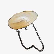 Load image into Gallery viewer, Porte-monnaie ou boîte à chapelet en nacre blanche et métal argenté, fin XIXe - début XXe