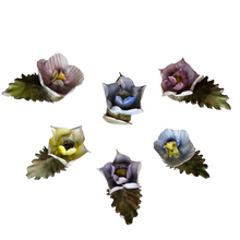 Afbeelding in Gallery-weergave laden, Suite de 6 porte-noms en forme de fleur en porcelaine anglaise, années 1950-1960