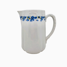 Load image into Gallery viewer, Pot à eau Art nouveau en porcelaine blanche à décor de myosotis, années 1900