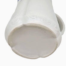 Load image into Gallery viewer, Pot à eau Art nouveau en porcelaine blanche à décor de myosotis, années 1900