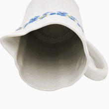 Load image into Gallery viewer, Pot à eau Art nouveau en porcelaine blanche à décor de myosotis, années 1900