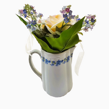 Load image into Gallery viewer, Pot à eau Art nouveau en porcelaine blanche à décor de myosotis, années 1900