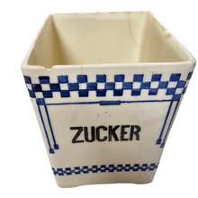 Afbeelding in Gallery-weergave laden, Nimy, Sarreguemines en Urbach Frères. Diverse huishoudpotten van aardewerk met kleine blauw-witte ruitjes